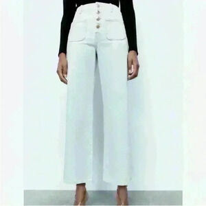 Zara Wide Leg Button Fly Barrel Jeans Light Wash with Front/Back Pockets Size 8
